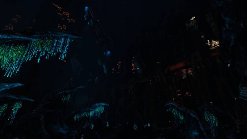 角色在深海中缓缓下潜,周围光线逐渐昏暗,压力值不断上升