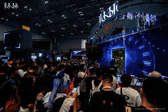 《归环》在BW2025展会现场设置的巨型BOSS装置,吸引大量玩家围观拍照