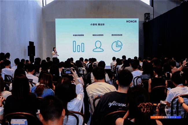 荣耀小游戏内容展示界面优化前后对比图,新界面更吸引用户目光