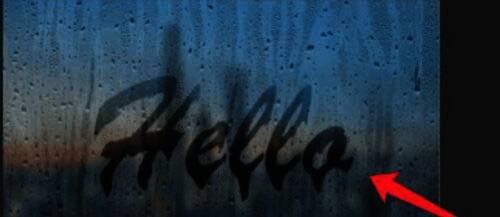 不同角度展示的水雾玻璃文字效果对比图