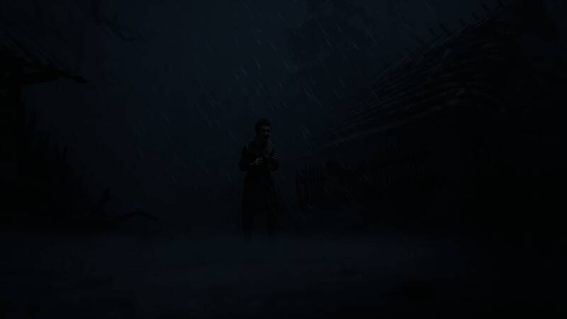 角色在昏暗通道中持手电筒前行,气氛紧张