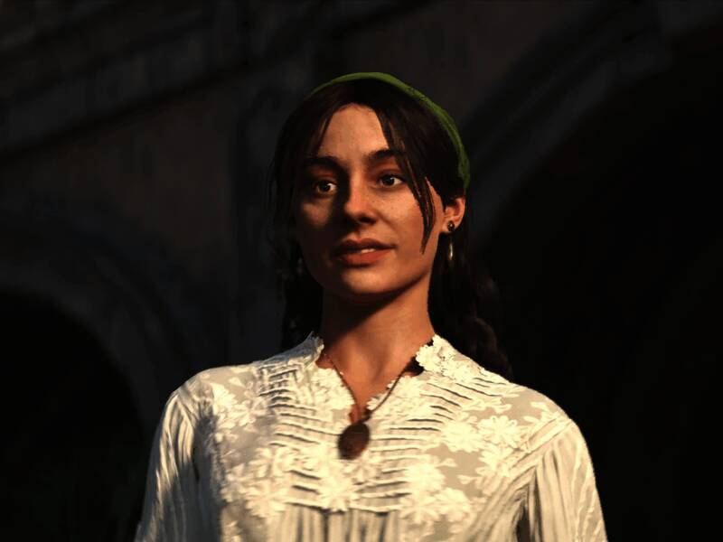 《四海兄弟:故乡》女性角色正面特写,身穿复古风衣,眼神坚定,背景为上世纪西西里街景