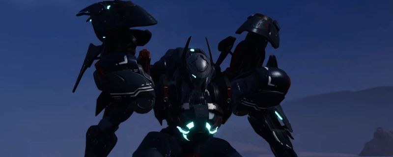 飞景机甲在战斗中使用隐身技能穿梭于战场的紧张画面,背景为高科技废墟场景