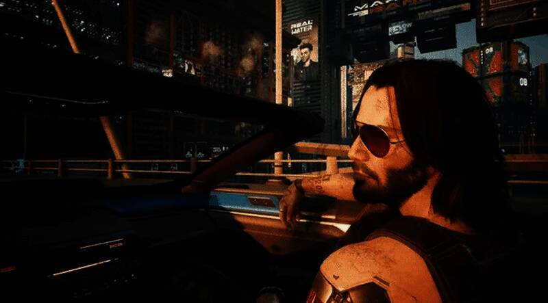 《赛博朋克2077》照片模式界面截图,展示新增NPC角色、服装切换选项与色彩调节面板,背景为夜之城雨夜街景