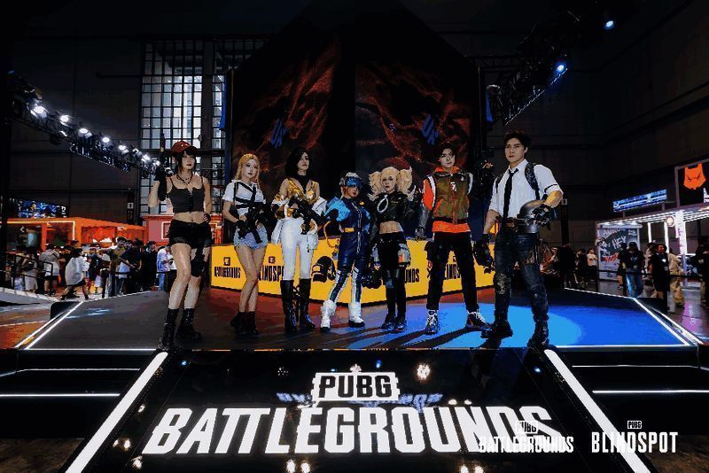 COSER团队集体亮相,姿势酷炫,吸引大量围观