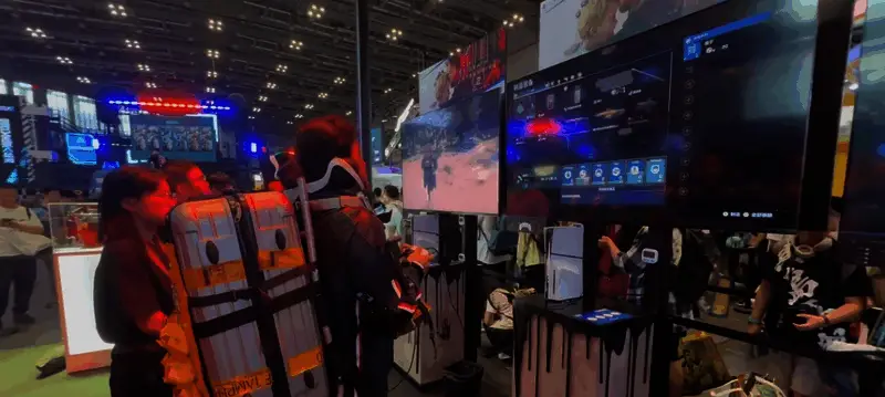 幕后团队合影,小岛秀夫站在中央,众人手持《死亡搁浅2》海报