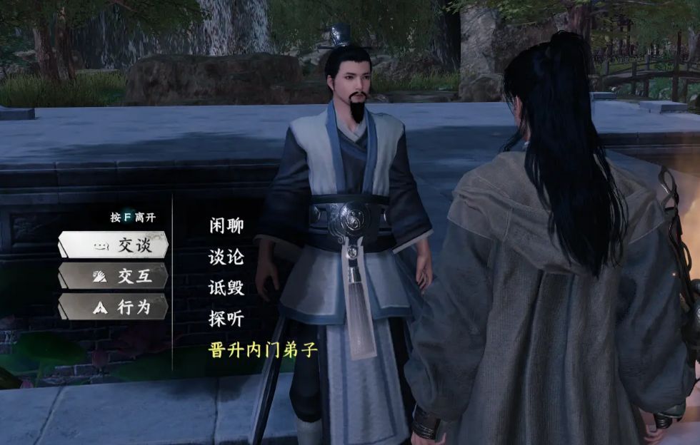 玩家与盖剑秋对战演练,剑光如花瓣飘散,背景为春日庭院