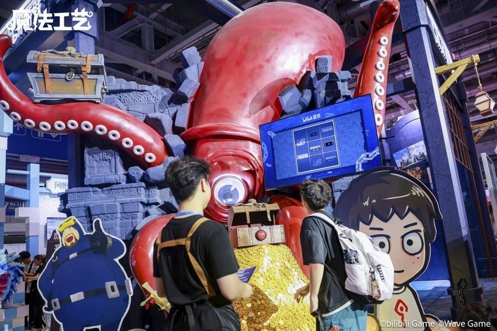 猛男舞团在舞台上表演《魔法工艺》x《潜水员戴夫》联动歌曲,动作整齐划一,观众热烈鼓掌