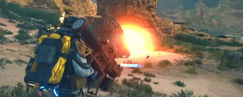 《死亡搁浅2》中角色手持火箭筒发射的瞬间,爆炸火光四溅,场面震撼