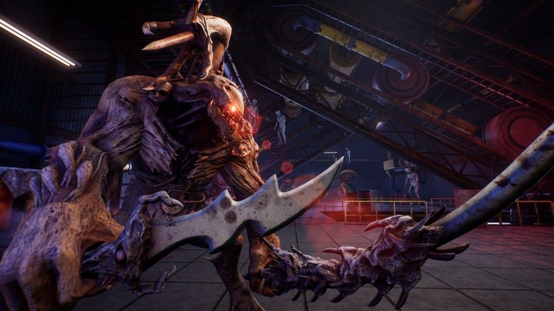 主角在昏暗实验室中查看投影屏幕,画面显示‘以太反应堆异常’警告信息