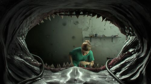 《鲨鱼牙医》游戏界面截图:左侧显示心率与氧气值,右侧为手术工具栏,中央是鲨鱼口腔的特写画面