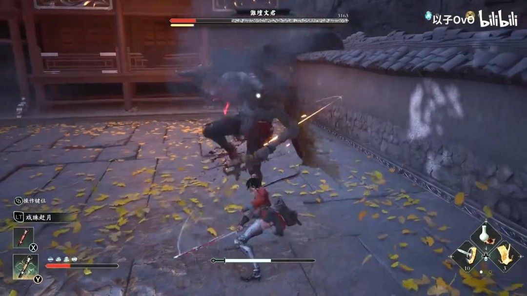 战斗特写镜头,三娘眼神坚定挥剑斩出红色剑气,前方妖魔正被击退