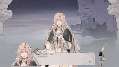 主角在昏暗巷道中前行,两侧是破旧的墙壁和闪烁的灯笼,地面有水洼倒映着微弱的光