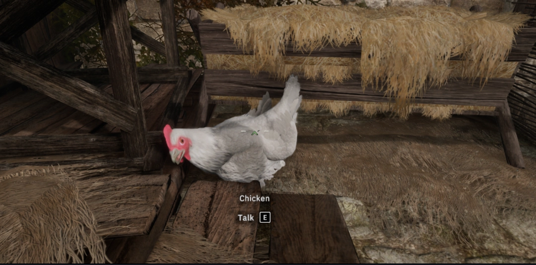 三幕式鸡语场景拼图：左为集市铁笼顶的青羽公鸡，中为养猪场猪槽边低头沉思的侧影，右为断桥起重机下迎风而立的剪影，每只鸡瞳孔均泛出微弱金光