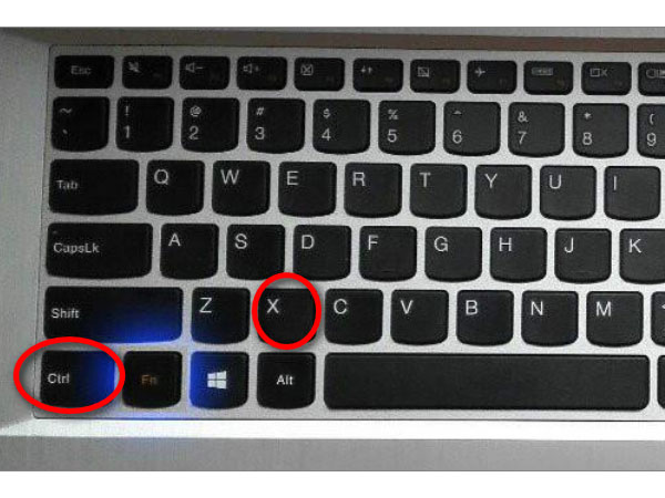 WPS右键菜单弹窗截图，顶部为‘剪切’按钮（带剪刀图标），下方依次为‘复制’‘粘贴’‘删除’等选项，背景为半透明毛玻璃效果