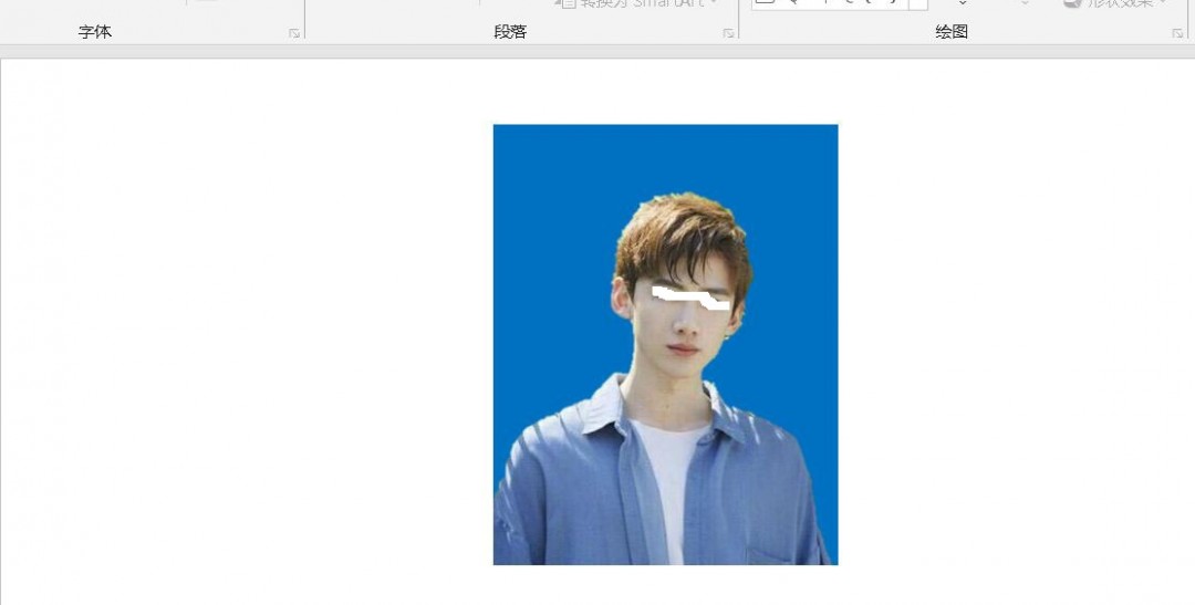 PowerPoint裁剪界面演示:图片被精确套入2寸证件照比例框内,参考线标出眼睛基准线与头顶留白区间,界面底部显示当前尺寸为35×45毫米