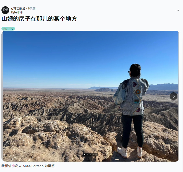 南加州Anza-Borrego沙漠实景照片：干涸龟裂的赭红色大地延伸至天际，两侧是风蚀形成的锯齿状砂岩断崖，天空澄澈无云，光影对比强烈，整体氛围孤寂而庄严