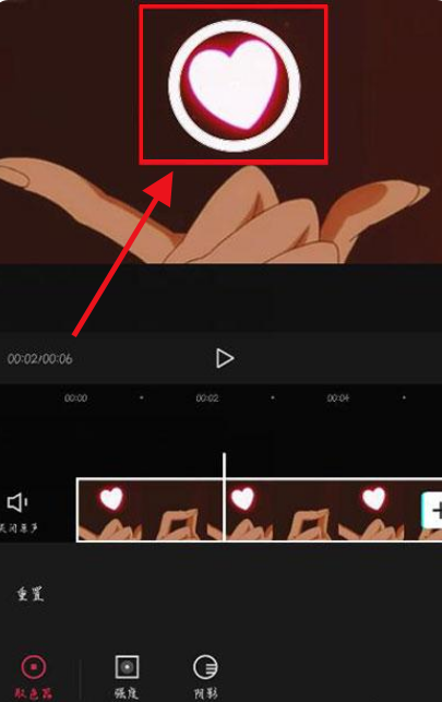 取色器正在吸附画面中一片均匀绿色背景区域,指尖悬停于屏幕上方,背景虚化突出取色焦点