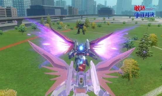 光翼突进主动作：机体展开光翼高速前冲，途中可自由翻滚规避并射击，动作行云流水